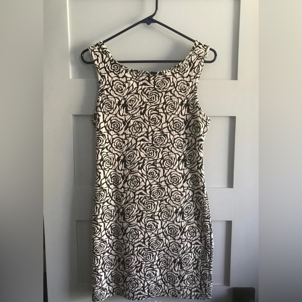 Rose Print Stretchy Knit Dress, Like New, Size XS.